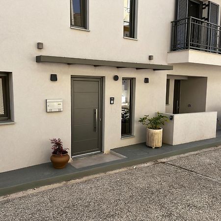 De Bosset Suites Kefalonia アルゴストリオン エクステリア 写真