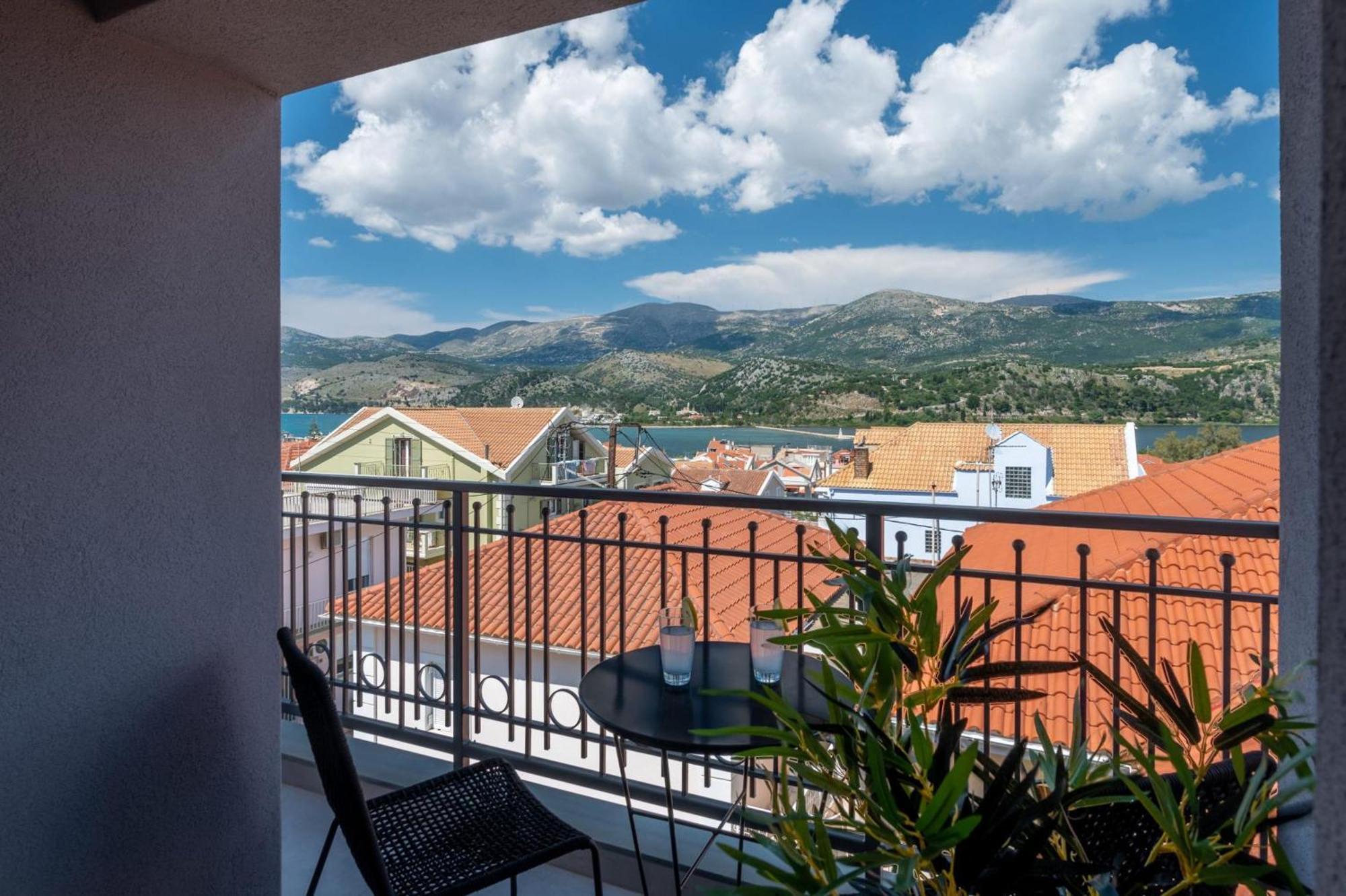 De Bosset Suites Kefalonia アルゴストリオン エクステリア 写真