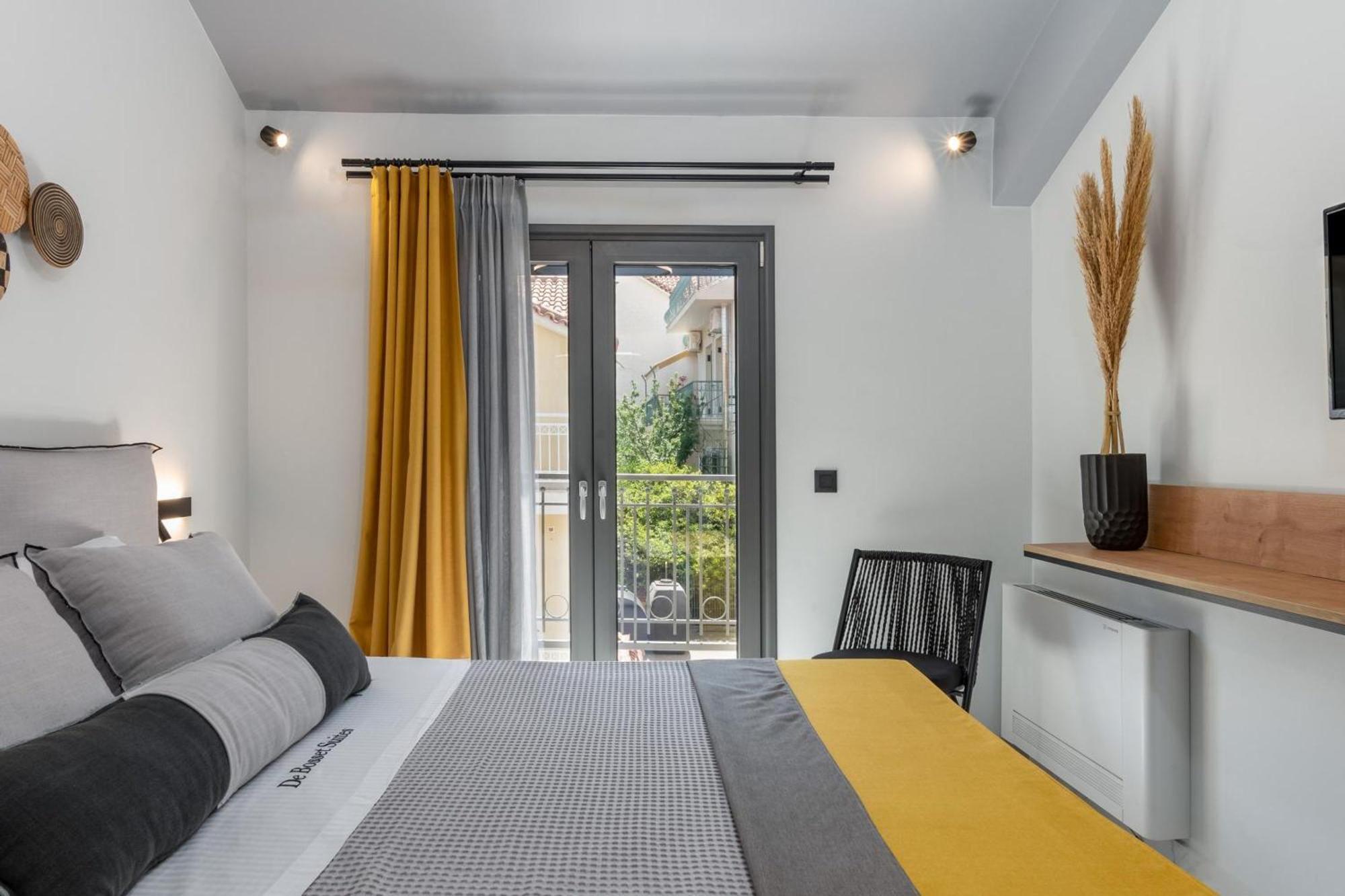 De Bosset Suites Kefalonia アルゴストリオン エクステリア 写真