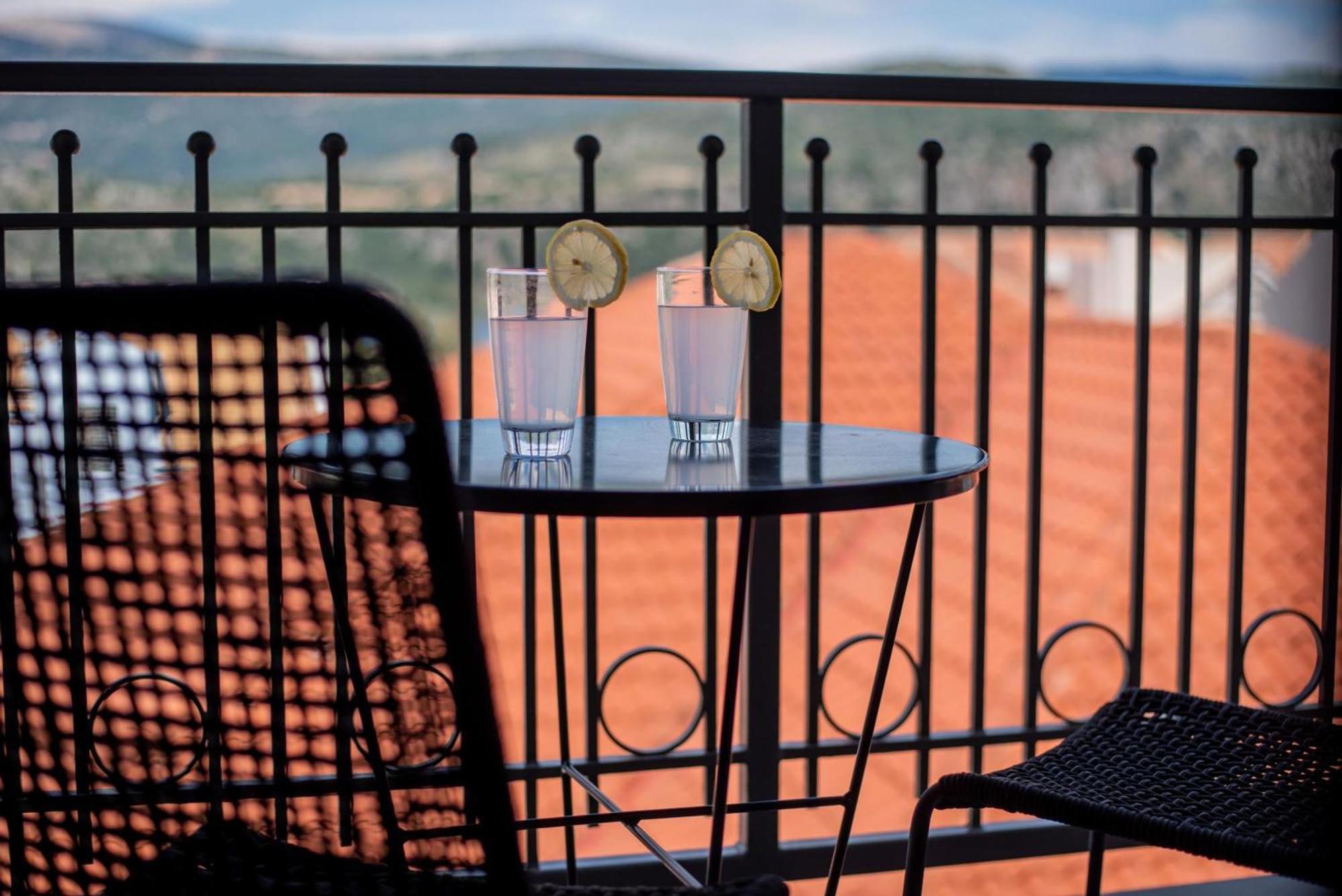 De Bosset Suites Kefalonia アルゴストリオン エクステリア 写真
