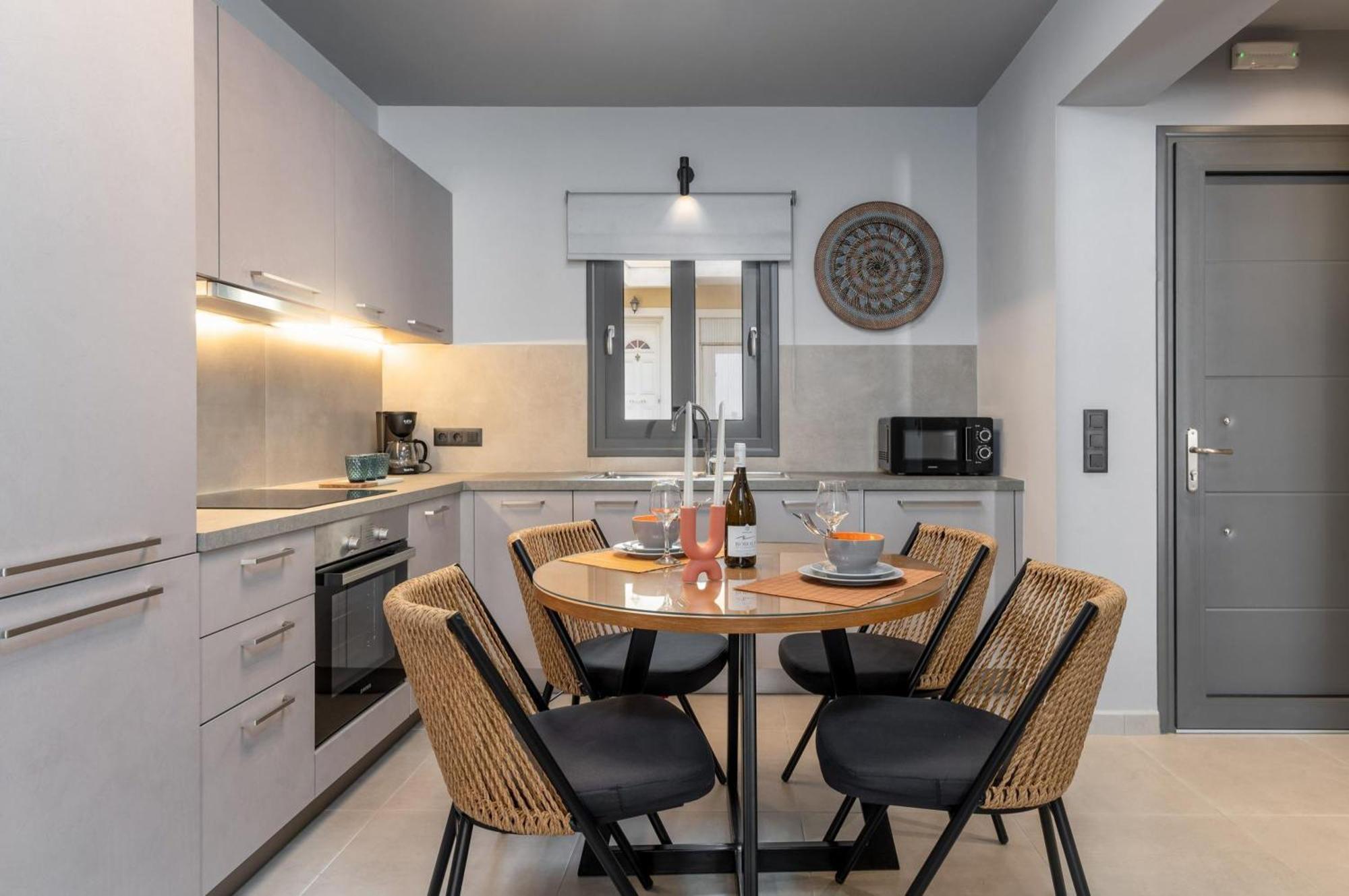De Bosset Suites Kefalonia アルゴストリオン エクステリア 写真