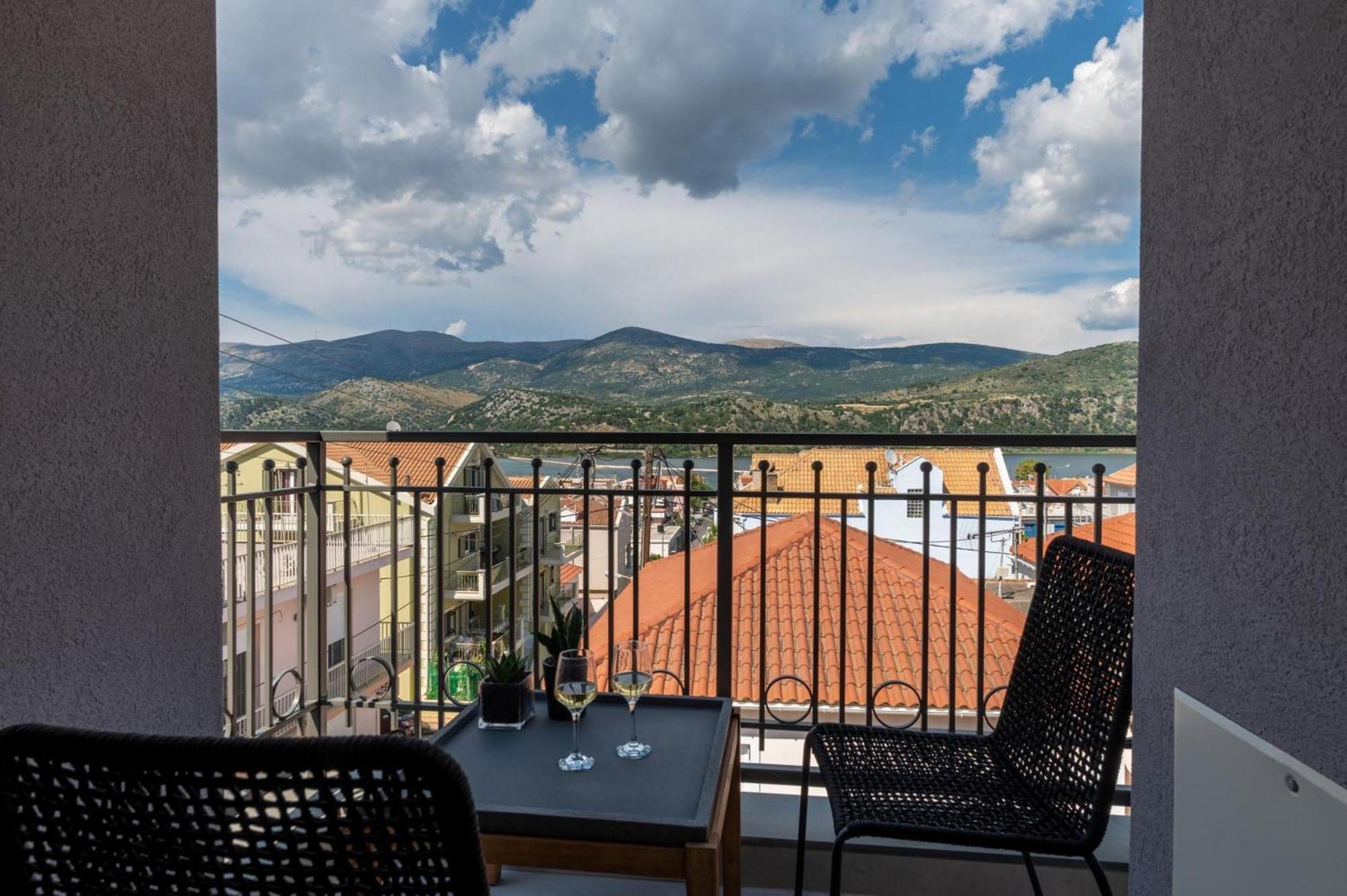 De Bosset Suites Kefalonia アルゴストリオン エクステリア 写真